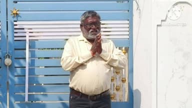 పాలకుర్తి: అద్దె బకాయిలు చెల్లించకపోవడంతో పెద్దవంగర ఎంపీడీవో కార్యాలయాని కి తాళం వేసి నిరసన తెలిపిన యజమాని రాంనారాయణ