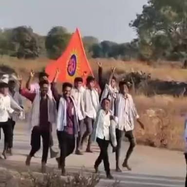 ಚಿತ್ತಾಪುರ: ಡೋಣಗಾಂವ ಗ್ರಾಮದಿಂದ ಮೈಲಾಪುರಕ್ಕೆ ಪಾದಯಾತ್ರೆ ಹೊರಟ ನೂರಾರು ಭಕ್ತರು