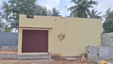 ஆம்பூர்: எம்.வி.நகர் பகுதியில் குளிர்பான கடை திறப்பதாக அறிவித்துவிட்டு மதுபானகடை திறந்ததால் பொதுமக்கள் போராட்டம்