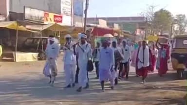 అసిఫాబాద్: నాగోబా జాతరకు బయలుదేరిన మెస్రం వంశీయులు