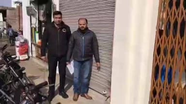 हसनपुर: स्वास्थ्य विभाग ने अभियान चलाकर झोला छाप चिकित्सक के खिलाफ कार्रवाई की, भारत हॉस्पिटल को सील कर दिया नोटिस