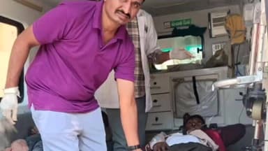 కాగజ్నగర్: ఒడ్డుగూడ గ్రామ సమీపంలో రోడ్డు ప్రమాదం, ఇద్దరికి తీవ్ర గాయాలు