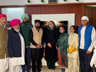 ਨਿਹਾਲ ਸਿੰਘਵਾਲਾ: ਲੋਹੜੀ ਦੇ ਪਾਵਨ ਤਿਉਹਾਰ ਦੇ ਸ਼ੁਭ ਅਵਸਰ ’ਤੇ ਪਿੰਡ ਰੱਤੀਆਂ ਅਤੇ ਏਕਤਾ ਨਗਰ (ਮੋਗਾ) ਵਿਖੇ ਖੁਸੀਆਂ ਵਿਚ ਸ਼ਰੀਕ ਹੋਏ ਵਿਧਾਇਕ ਅਮਨ ਅਰੋੜਾ