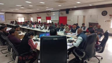 सीहोर नगर: पंजीकृत किसानों से ही धान खरीदी हो, जिला पंचायत में कलेक्टर ने समीक्षा कर दिए निर्देश