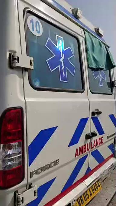 হেলিপ্যাড গ্রাউন্ডে অসুস্থ রোগিকে হেলিকপ্টারে তোলা হচ্ছে
#GangasagarMela2026