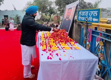 ਨਿਹਾਲ ਸਿੰਘਵਾਲਾ: ਪਿਛਲੇ ਦਿਨੀਂ ਕਤਲ ਹੋਏ ਭਿੰਡਰ ਖੁਰਦ ਦੇ ਨੌਜਵਾਨ ਉਮਰਸੀਰ ਸਿੰਘ ਸੀਰਾ ਦੇ ਭੋਗ ਤੇ ਵਿਸੇਸ਼ ਤੌਰ ਤੇ ਪਾਹੁੰਚੇ ਵਿਧਾਇਕ ਦਵਿੰਦਰ ਜੀਤ ਲਾਡੀ ਢੌੱਸ