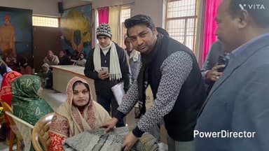 पटियाली: पटियाली तहसील सभागार में एसडीएम और तहसीलदार ने दिव्यांगजनों को बांटे कंबल, सर्दी से राहत का प्रयास किया