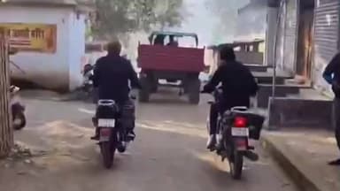 ओबरा: विंढमगंज में अवैध बालू के परिवहन कर रहे ट्रैक्टर-ट्राली को वनकर्मियों ने पकड़ा, वन अधिनियम के तहत की गई कार्रवाई