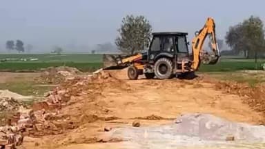 तोशाम: नगर योजनाकार विभाग ने बवानीखेड़ा-तोशाम रोड पर फैली सात एकड़ की अवैध कॉलोनी को तोड़ा