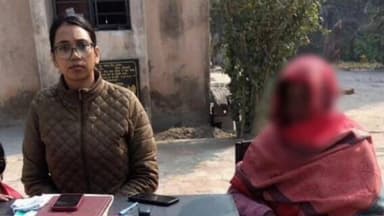 रीगा: रीगा थाना महिला हेल्प डेस्क पर महिला फरियादियों की समस्याओं का त्वरित समाधान