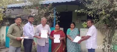 కొత్తగూడెం: పాల్వంచ మున్సిపాలిటీ ఇతర గ్రామాల్లో విద్యుత్ శాఖ అధికారులు ఉపముఖ్యమంత్రి సంతకం చేసిన శుభాకాంక్షలు లేఖలు అందజేత