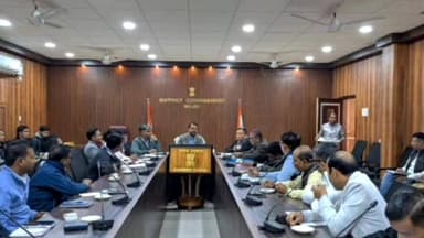 হোজাই: শ্ৰীমন্ত শংকৰদেৱ নগৰত জিলা আয়ুক্তৰ উপস্থিতিত অহা ২৫ জানুৱাৰীত হোজাই জিলা দিৱস অনুষ্ঠিত কৰাক লৈ অনুষ্ঠিত সভা