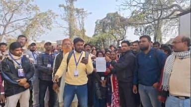 মঙ্গলকোট: কমিশনের ভুলে জনরোষের মুখে পড়ছেন BLO-রা, তারা গণ ইস্তফার হুঁশিয়ারি দিয়ে মঙ্গলকোট ব্লক অফিসে তুমুল বিক্ষোভ দেখালেন