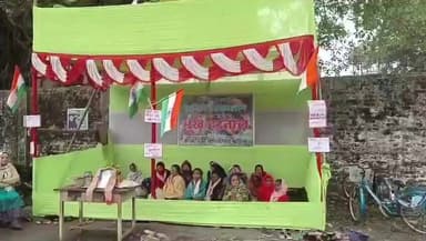 কালচিনি: কালচিনি চা-বাগান নিয়ে বৈঠক ডাকল শ্রম বিভাগ, রিলে অনশন তুলে নিলেন বাগানের শ্রমিকরা