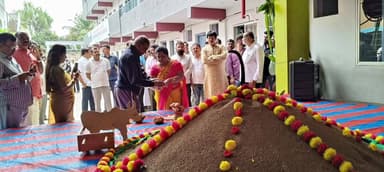 ಚನ್ನಪಟ್ಟಣ: ನ್ಯೂ ಸನ್ ರೈಸ್ ಶಾಲೆಯಲ್ಲಿ ಸಂಕ್ರಾಂತಿ ಹಬ್ಬದ ಹಿನ್ನೆಲೆಯಲ್ಲಿ ಸುಗ್ಗಿ ಸಂಭ್ರಮದಲ್ಲಿ .ಸಿ.ಪಿ. ಯೋಗೇಶ್ವರ್ ಭಾಗಿ