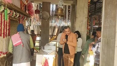 बिलासपुर सदर: मंगलवार और लोहड़ी के संयोग पर बाबा नाहर सिंह बजिया मंदिर में भक्तों की भीड़ उमड़ी