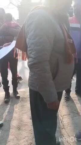 निघासन: खैराहनी गांव में आवास पर अवैध कब्जे का विरोध करने पर बुजुर्ग महिला को पीटा गया, जांच करने पहुंची टीम के सामने