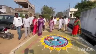 వర్ధన్నపేట: వర్ధన్నపేట పట్టణంలో బిఆర్ఎస్ ఆధ్వర్యంలో ముగ్గుల పోటీలు పాల్గొన్న మాజీ మంత్రి సతీమణి