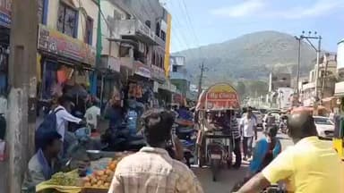 సంక్రాంతి సందర్భంగా రద్దీగా మారిన పాడేరు పట్నం ఈరోజు