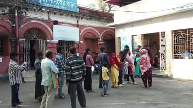 মাথাভাঙা ১: অভিষেক বন্দ্যোপাধ্যায় সভায় না গিয়ে এসআইআর এ হেয়ারিং এ দাঁড়িয়ে তৃণমূলের মহিলা সংগঠনের মাথাভাঙ্গা শহর আসমিনা বেগম