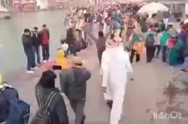 हरिद्वार: हरकीपैड़ी पर दुबई के शेख की वेशभूषा में पहुंचे 2 युवकों पर तीर्थपुरोहितों और संतों ने जताई नाराजगी