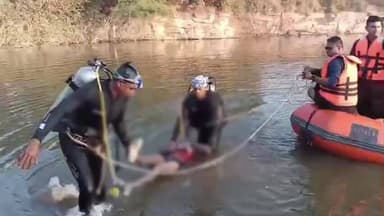 बोडला: तरेगांव मैदान में तीन दिन से लापता श्रमिक का शव 51 घंटे बाद गोताखोरों की टीम ने किया बरामद