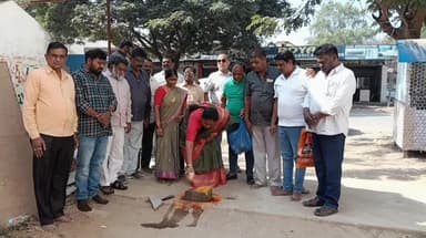 సంగారెడ్డి: సంగారెడ్డి పట్టణంలో పలు వార్డులలో అభివృద్ధి పనులకు ప్రారంభించిన టి.జి.ఐ.ఐ.సి చైర్పర్సన్ తూర్పు నిర్మల జగ్గారెడ్డి