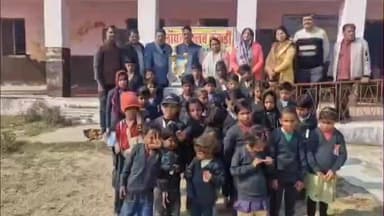 केकड़ी: मेल्विन जोन्स की जन्म जयंती पर राप्रावि छोटा शाहपुरा में 30 छात्र-छात्राओं को निशुल्क स्वेटर वितरित किए गए