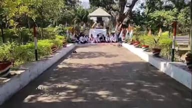 ନୂଆପଡା: ନୂଆପଡାରେ କଂଗ୍ରେସର ମନେରେଗା ବଞ୍ଚାଓ ସଂଗ୍ରାମ, ଗାନ୍ଧୀଙ୍କ ପ୍ରତିମୂର୍ତ୍ତି ତଳେ ଦିନିକିଆ ଉପବାସ