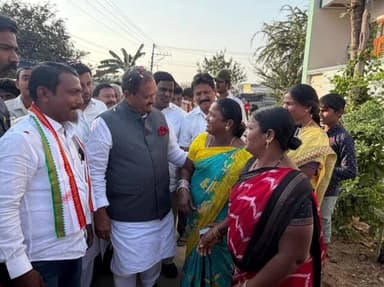 కామారెడ్డి: కామారెడ్డిలోని పలు వార్డులలో పర్యటించి, సీసీ రోడ్ల నిర్మాణ పనులకు శంకుస్థాపనలు : రాష్ట్ర ప్రభుత్వ సలహాదారు షబ్బీర్ అలీ