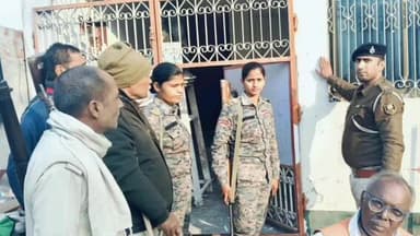 सुप्पी: सुप्पी गबन मामले में फरार अभियुक्त नितेश रंजन के विरुद्ध न्यायालय का इश्तिहार चस्पा