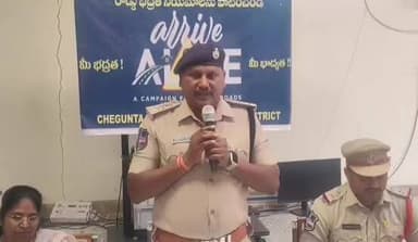 తూప్రాన్: మాసాయిపేటలో రోడ్డు భద్రత వారోత్సవాల్లో పాల్గొన్న తూప్రాన్ డిఎస్పి నరేందర్ గౌడ్
