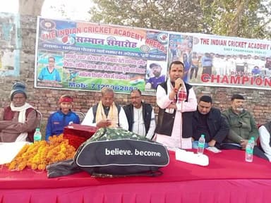 अरेराज: अरेराज में क्रिकेट खिलाड़ी हानिया हुमैरा को किया गया सम्मानित