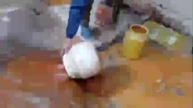 सिंघिया: रोसड़ा थाना क्षेत्र के अलग-अलग गांवों में पुलिस ने छापेमारी कर भारी मात्रा में देसी शराब को किया नष्ट