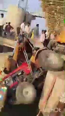 ಅಫಜಲ್ಪುರ: ಘತ್ತರಗಾ ಗ್ರಾಮದ ಭೀಮಾ ನದಿ ಬ್ರಿಡ್ಜ್ ಕಂ ಬ್ಯಾರೇಜ್ ಬಳಿ ಕಬ್ಬು ತುಂಬಿದ ಟ್ರ್ಯಾಕ್ಟರ್ ಪಲ್ಟಿ