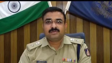 ದೇವರಹಿಪ್ಪರಗಿ: ತಾಂಡಾದ ದೇವಾಲಯ ಒಂದರ ಮುಂಭಾಗ ಇಸ್ಪೀಟು ಆಡುವಾಗ ಪೊಲೀಸರ ದಾಳಿ : ನಗರದಲ್ಲಿ ಎಸ್ ಪಿ ಲಕ್ಷ್ಮಣ ನಿಂಬರಗಿ