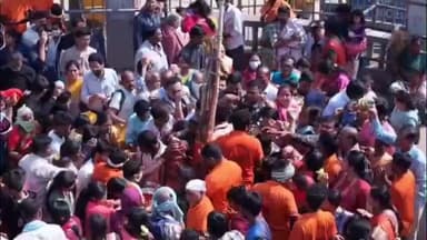 తాడ్వాయి: మేడారంలో భక్తుల సందడి.. ముందస్తు మొక్కులు