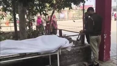 पटियाली: चलती ट्रेन में हार्ट अटैक से अधेड़ की मौत, गंजडुंडवारा रेलवे स्टेशन पर उतारा गया शव