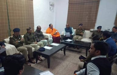 सीहोर: संभाग आयुक्त, आईजी, डीआईजी, कलेक्टर और एसपी ने रुद्राक्ष महोत्सव के संबंध में रेस्ट हाउस में बैठक ली, दिशा निर्देश दिए