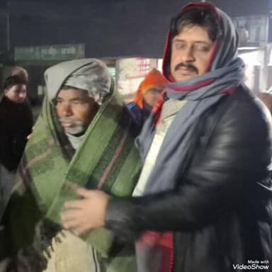 दावथ: दावथ में बीडीओ और सीओ ने जरूरतमंदों के बीच कम्बल का वितरण किया