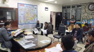 डुमरा: सीतामढ़ी डीएम संविदा विस्तार और अनुकंपा नियुक्ति पर सख्त, पारदर्शिता और समयबद्धता के निर्देश