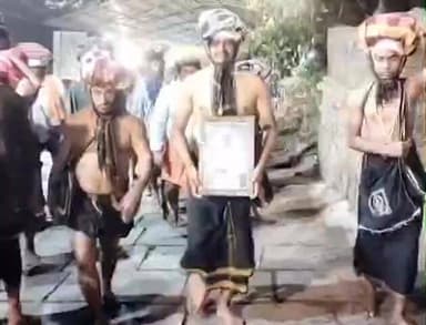 ಕಾಗವಾಡ: ಪಟ್ಟಣದಲ್ಲಿ:2028 ರಲ್ಲಿ ರಾಜು ಕಾಗೆ ಮತ್ತೊಮ್ಮೆ ಶಾಸಕರಾಗಿ ಆಯ್ಕೆಯಾಗಲಿ ಎಂದು ದೇವರಿಗೆ ಹರಕೆ ಹೊತ್ತ ಅಭಿಮಾನಿ