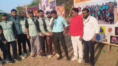 यवतमाळ: नंदुरकर क्रिकेट ग्राऊंड येथे आयोजित स्पर्धेत शेतकरी चळवळीचे कार्यकर्त्यांनी उपस्थित राहून दिल्या शुभेछा