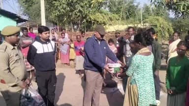 झींकपानी: झींकपानी-टोंटो में हाथी के हमले में मारे गए लोगों के परिजनों को वन विभाग ने दी सहायता