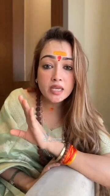 *‘सीता नहीं हूं, जो अग्नि परीक्षा दूं..’*
*महाकुंभ से वायरल हुईं हर्षा रिछारिया ने धर्म का रास्ता छोड़ने का ऐलान किया।*...