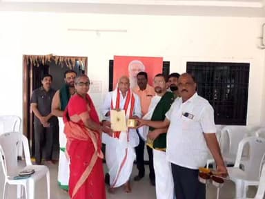 ముధోల్: బాసర శ్రీ జ్ఞాన సరస్వతి అమ్మవారి ఆలయంలో నిర్వహించే వసంత పంచమి ఉత్సవాల ఆహ్వాన పత్రిక ఎమ్మెల్యేకు అందజేత