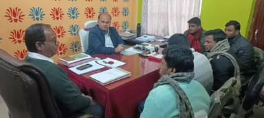 गोगरी: गोगरी सीओ ने की बैठक, राजस्व कर्मचारियों को दिए कई निर्देश