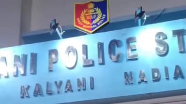 কল্যাণী: কল্যাণী পৌরসভার কর্মচারীদের জেসিবির তেল চুরির ঘটনা ক্যামেরা বন্দি করতে গেলে এক ব্যক্তিকে মারধর পুরো কর্মীদের