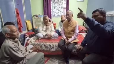 মাটিগাড়া: পথ দূর্ঘটনায় মৃত রাজেন্দ্র নগরের নাবালকের পরিবারের সঙ্গে দেখা করলেন মেয়র গৌতম দেব