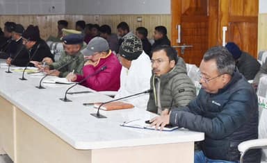 चमोली: 26 जनवरी को भव्य रूप से मनाया जाएगा गणतंत्र दिवस, जिलाधिकारी ने गोपेश्वर में तैयारियों की की समीक्षा